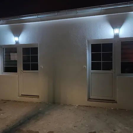 Adamovic * 皮罗特